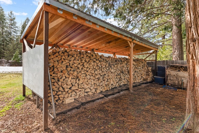 Building Photo - 18010 Ponderosa Ln