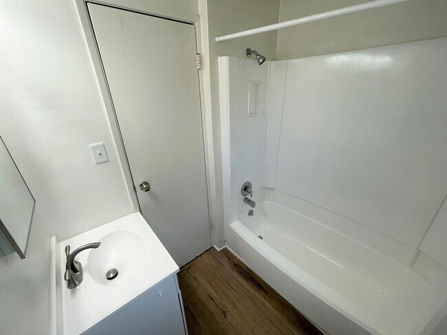 Building Photo - 740main