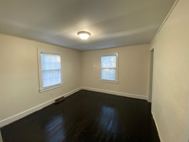 Building Photo - Northeast Home