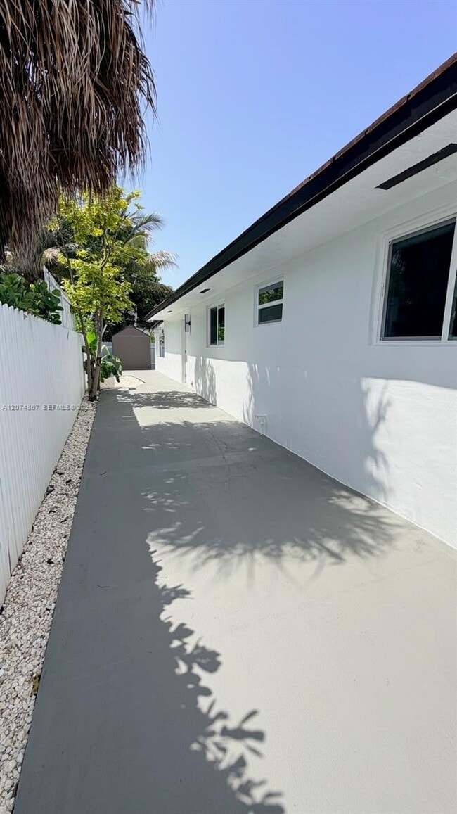 Building Photo - 3144 SW 23rd St