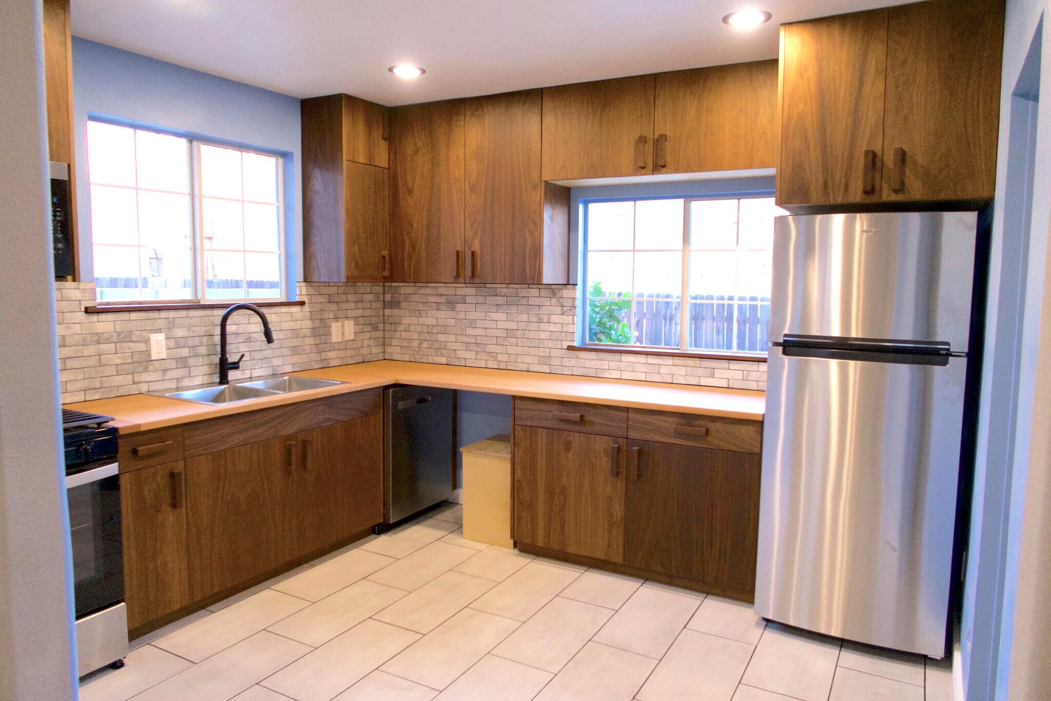 Building Photo - 3547 E Green St