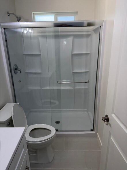 Shower and Bath Room. - 15030 Hesby St