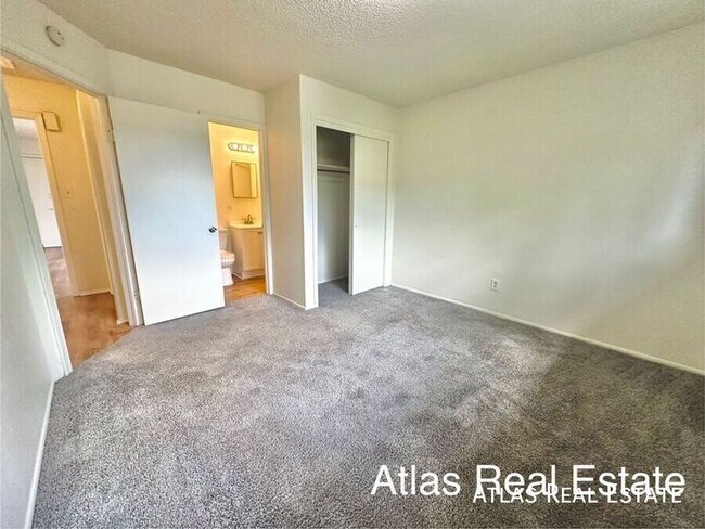 Building Photo - 303 University Dr