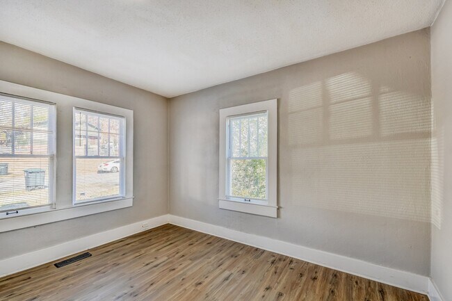 Building Photo - 1833 31st St Ensley