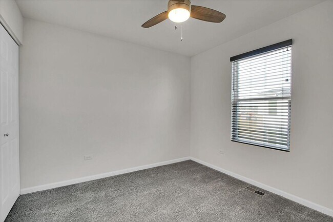 Building Photo - 29W710 Everton Dr