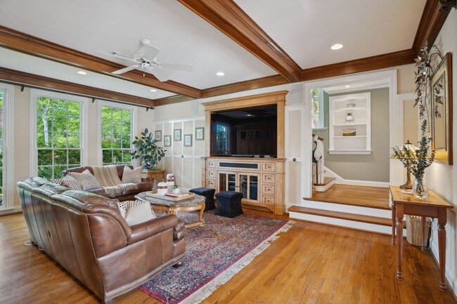 Building Photo - Extremely RARE opportunity in Green Hills