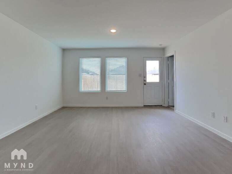 Building Photo - 415 Indian Blossom