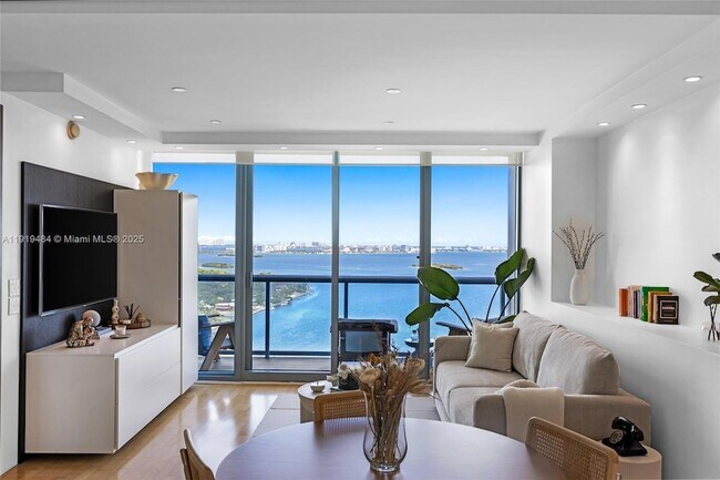 Building Photo - 601 NE 36th St