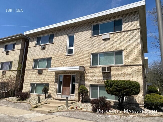 Building Photo - 2800 Burr Oak Ave