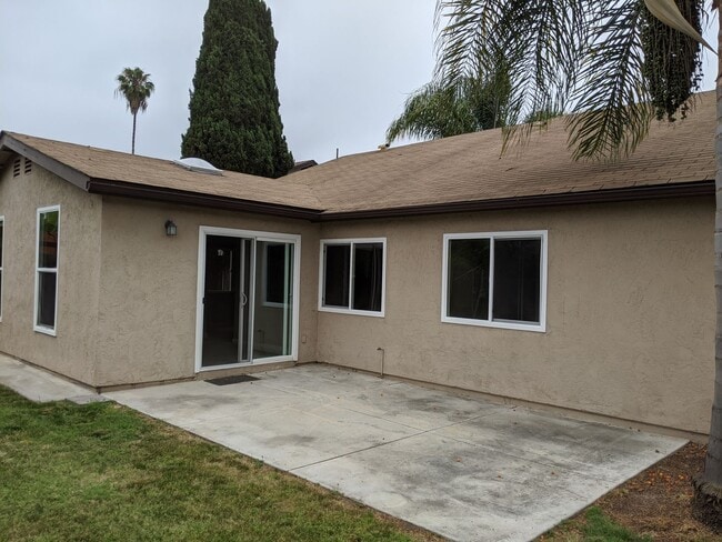 Building Photo - Welcome home to this charming 3-bedroom ho...