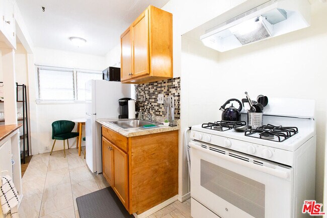 Building Photo - 313 Fischer St