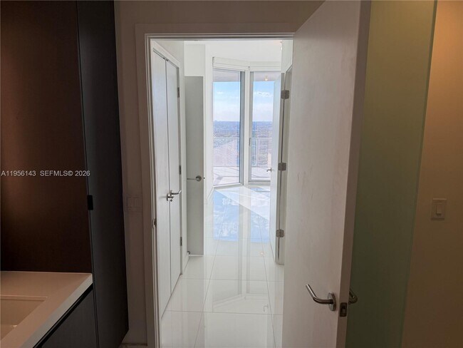 Building Photo - 851 NE 1st Ave