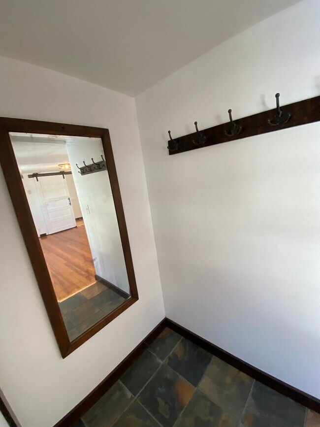 Building Photo - 54 Bridge St