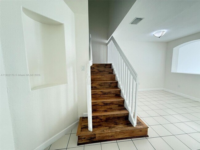 Building Photo - 15131 SW 23rd Ln