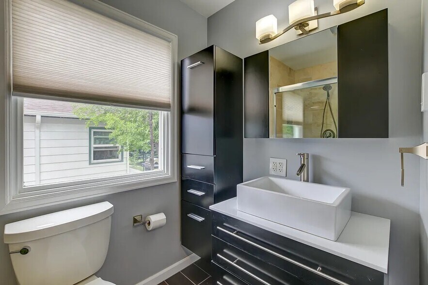 Master Bathroom - 1371 E Bates Ave