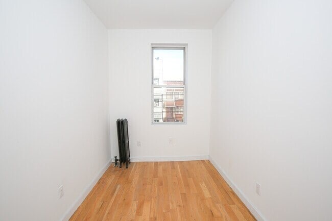 Building Photo - 24 MacDougal St
