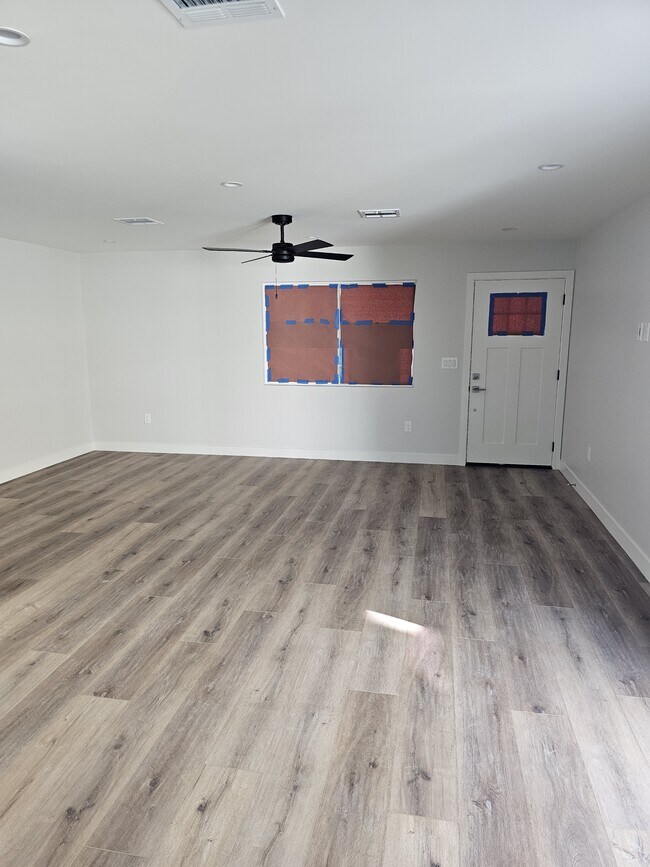 Building Photo - 11204 Sylvan St