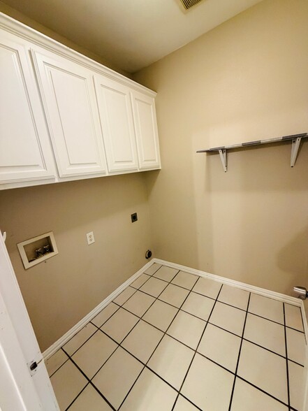 Building Photo - 5808 Blackmon Ct