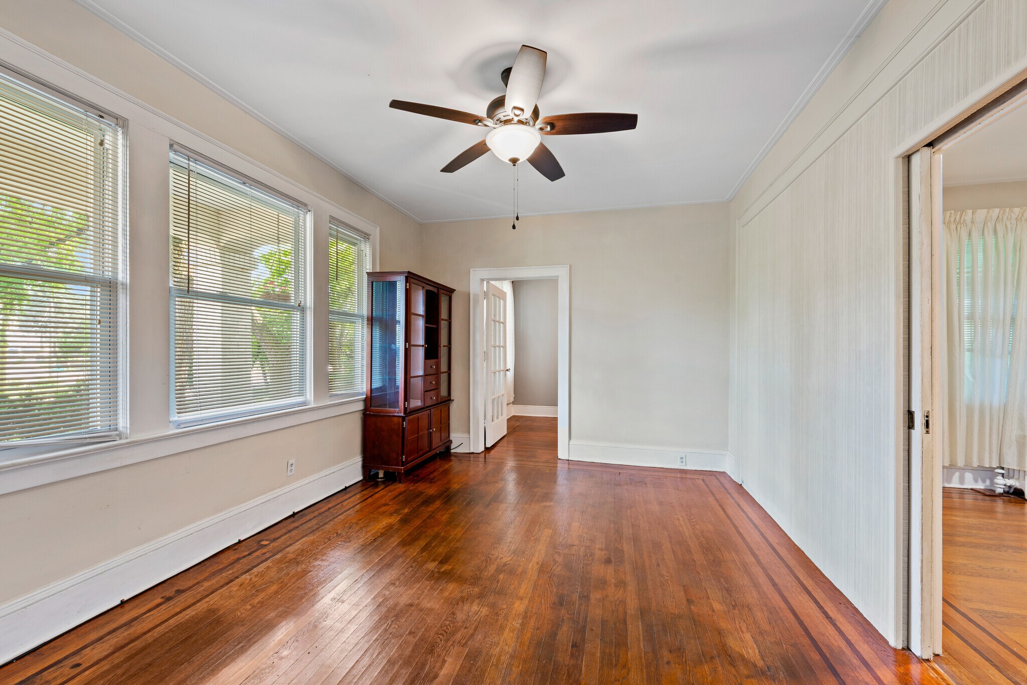 Living room - 235 Prospect St