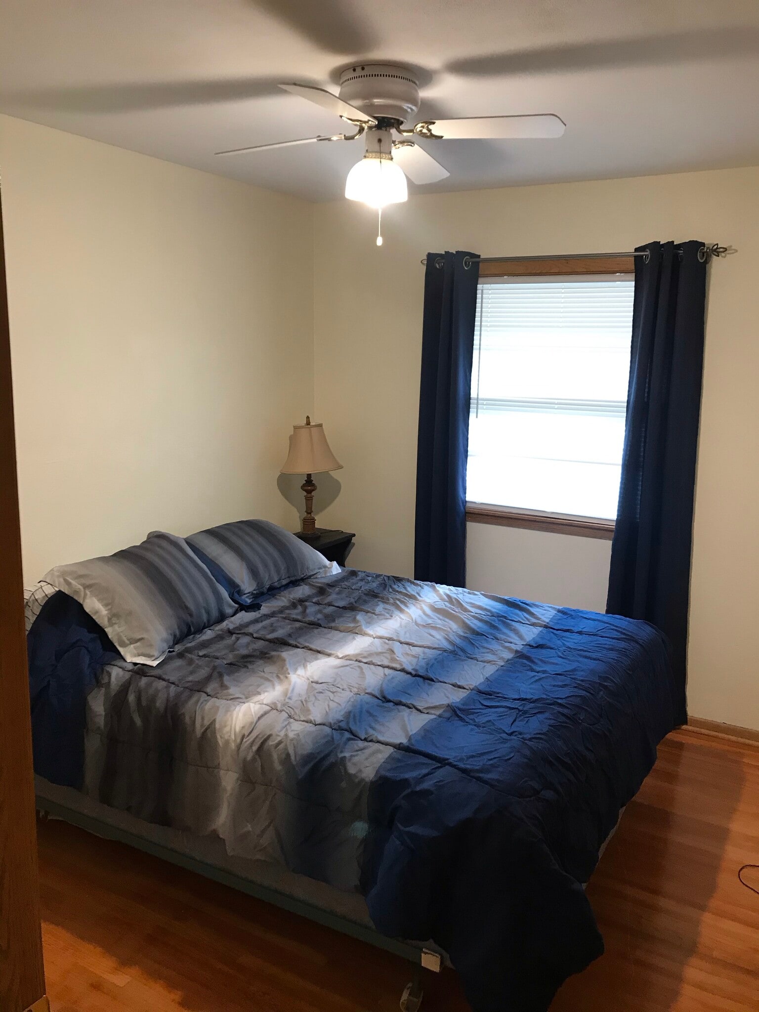 hardwood floors and a closet - 1590 Case Ave E