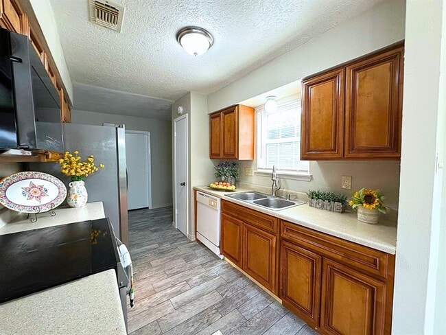 Building Photo - 17802 Autumn Trails Ln