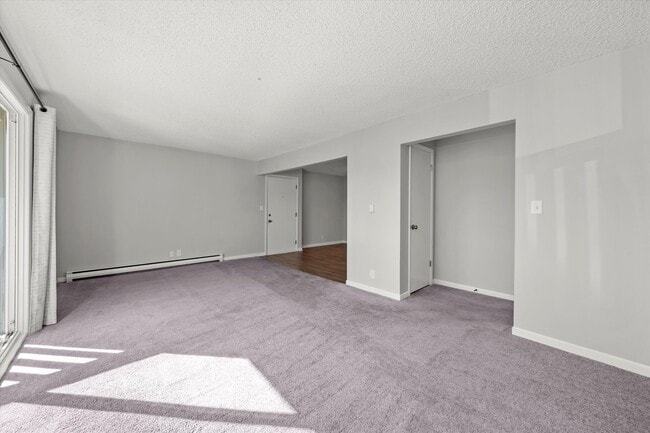 Building Photo - 609 E 3rd St