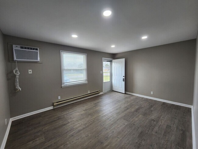 Building Photo - 145 Tandy Dr