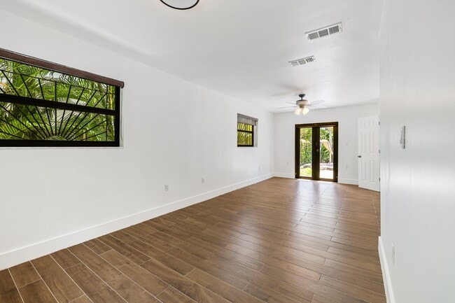 Building Photo - 7620 SW 59th Ave