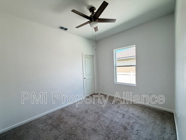 Building Photo - 2021 Hemingway Cir