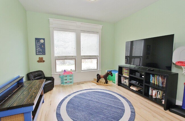 Building Photo - 3689 N Colbourne Way