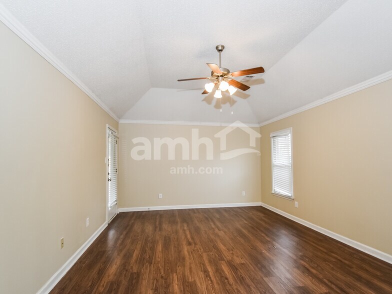 Building Photo - 1926 Bohemia Dr