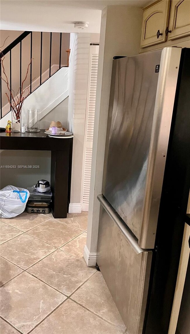 Building Photo - 5431 SW 70th Pl N