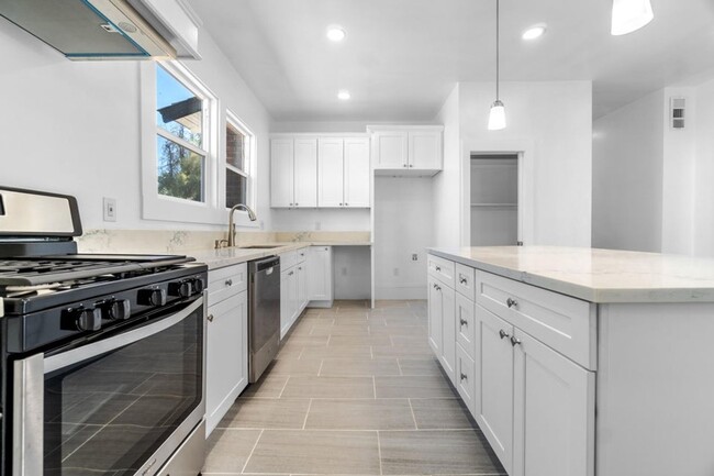 Building Photo - 1019 N Main St