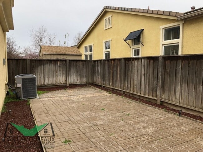 Building Photo - Two story in Springlake Community FOR RENT