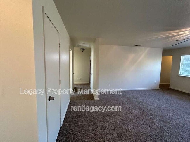 Building Photo - 2213 N Cirby Way