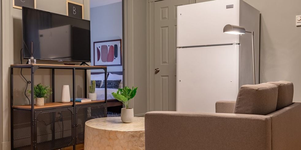 Building Photo - 61 Park Dr