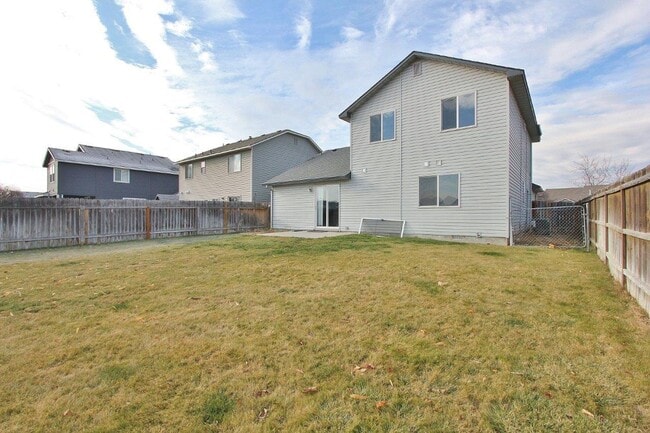 Building Photo - Clean home in Quiet Neighborhood