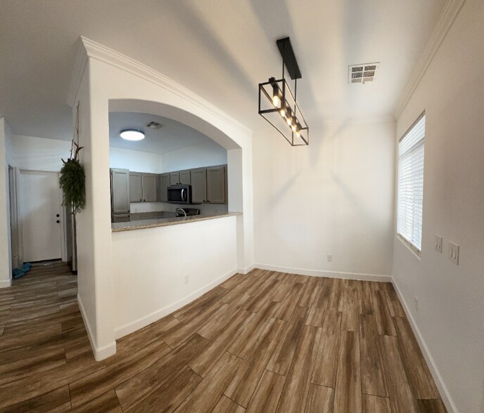 Building Photo - 933 Dusty Creek St