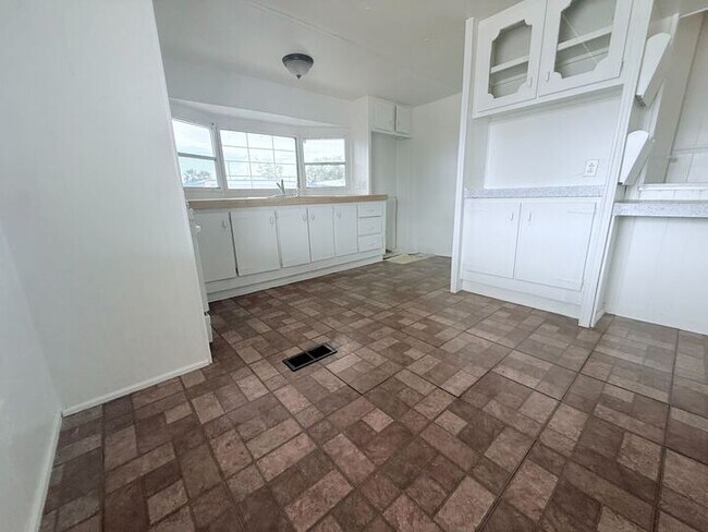 Building Photo - 3601 E Wyoming Ave