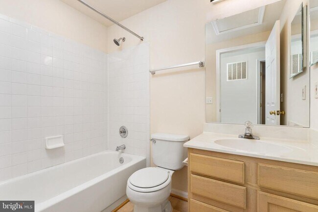 Building Photo - 3421 Belleplain Ct