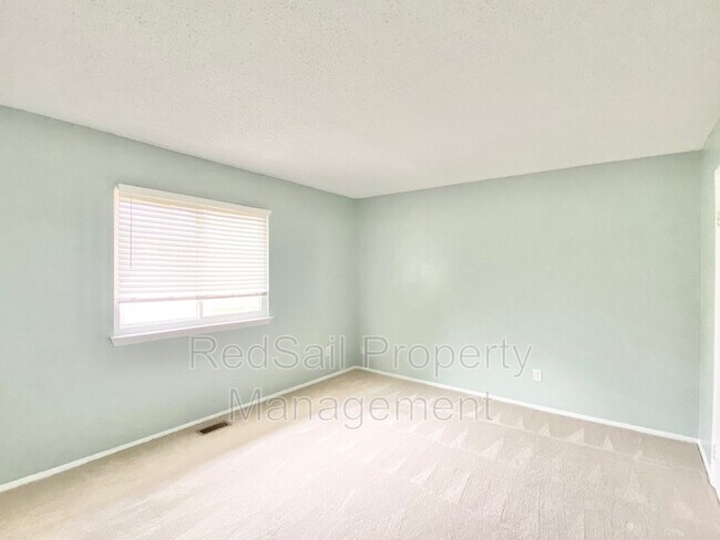 Building Photo - 3833 Foxglove Ct