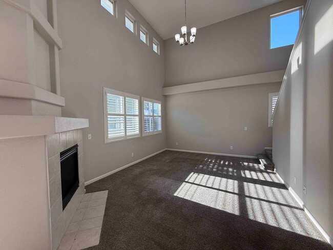 Building Photo - Great 4 Bedroom with Pool