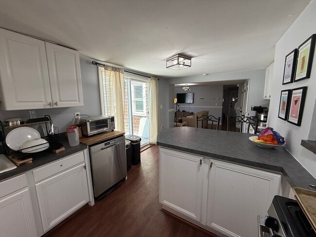 Building Photo - 189 W Sixth Street Unit