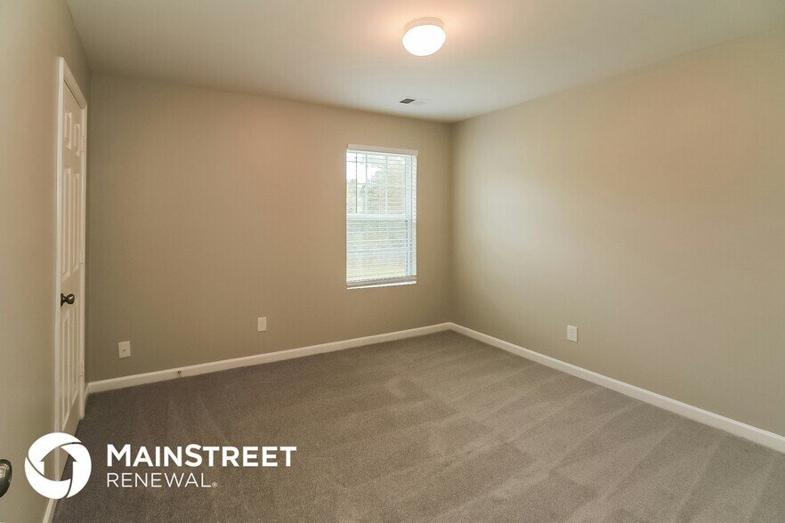 Building Photo - 365 Walton View