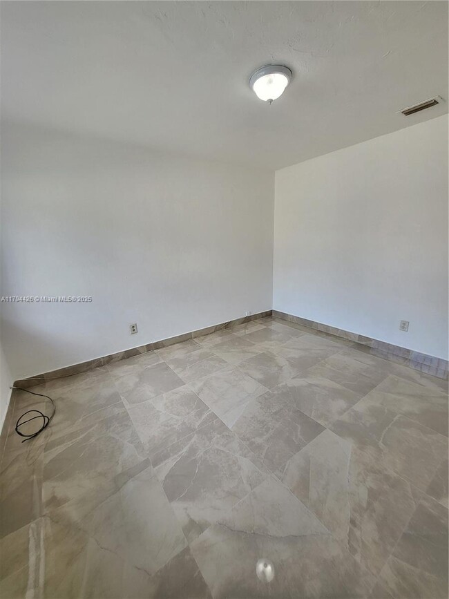 Building Photo - 3110 NW 19th Ave