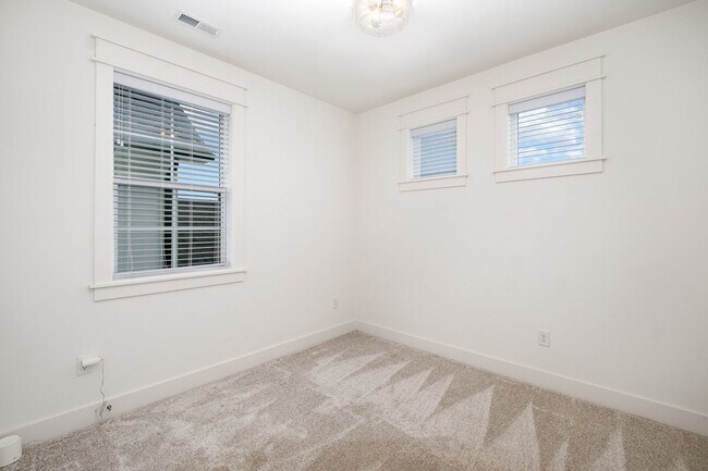 Building Photo - Stunning 4 Bedroom Home in Carothers Crossing!