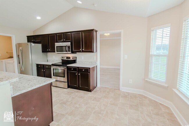 Building Photo - 246 Macarthur Dr