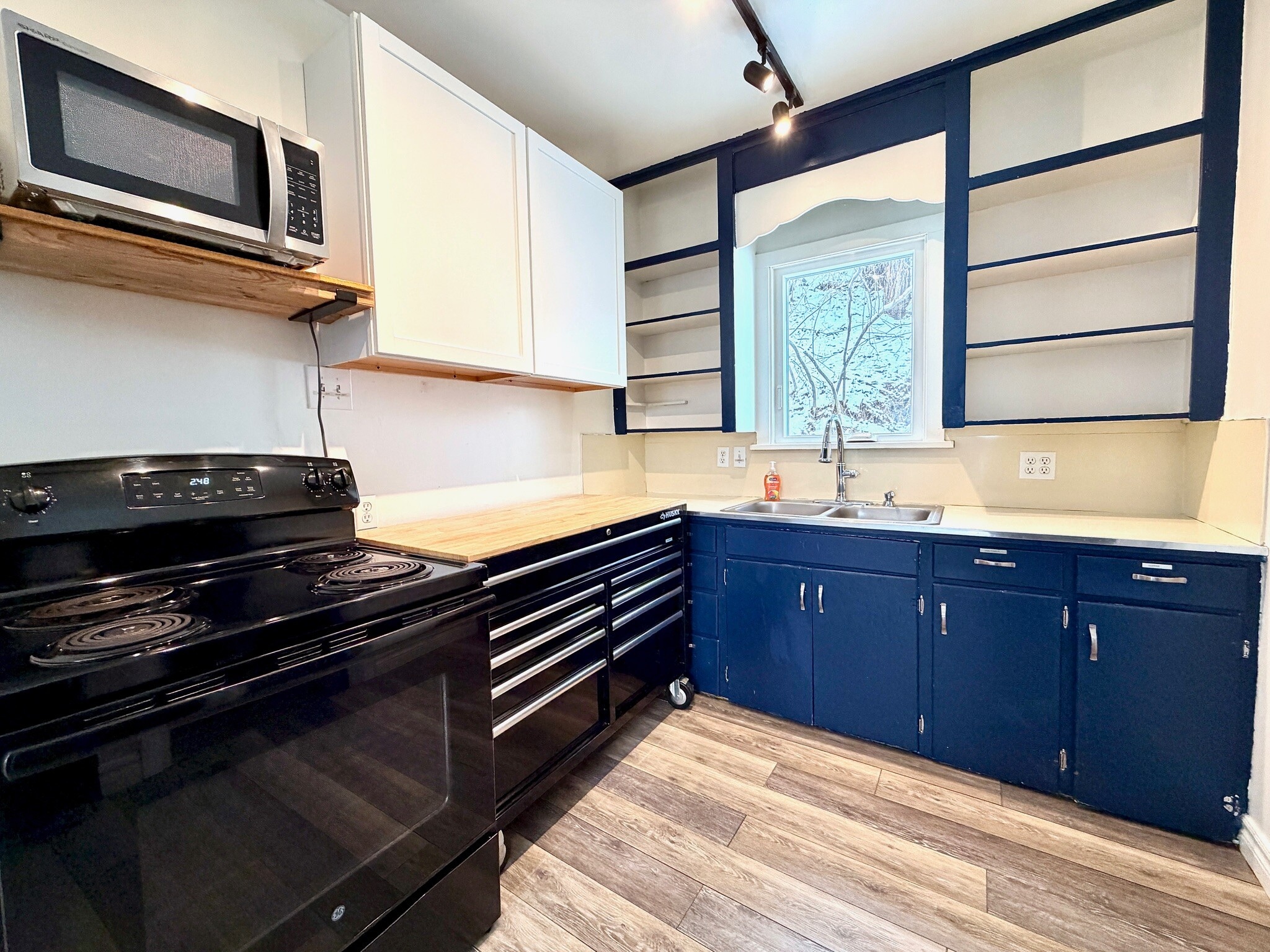 Building Photo - 924 Electric Ave