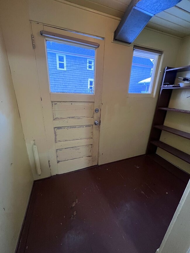 Building Photo - 625 N 16th Ave E