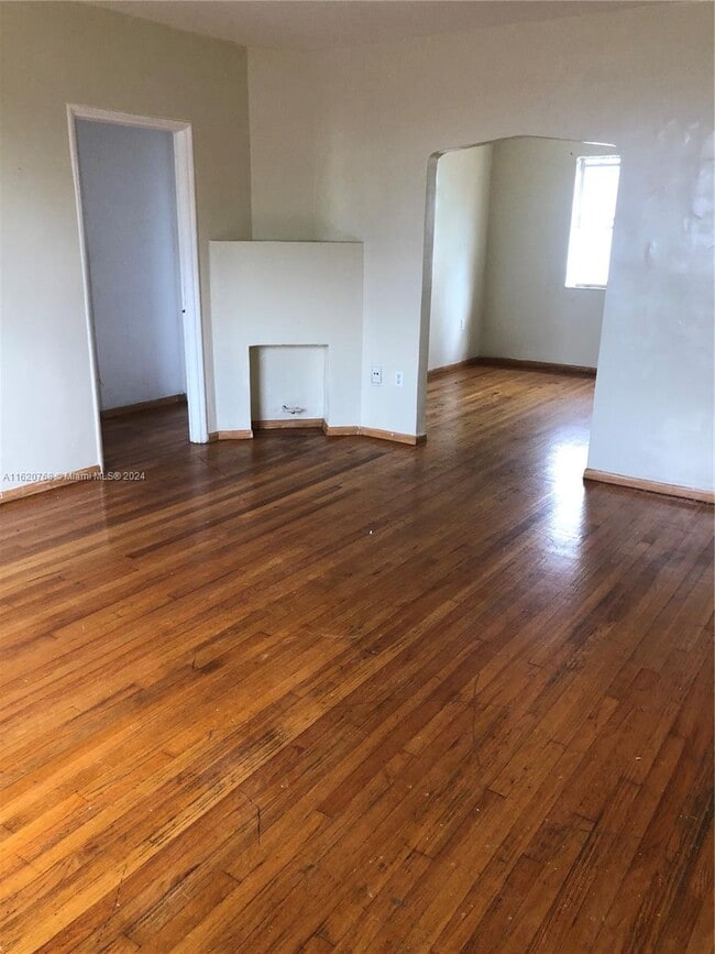 Building Photo - 160 S Shore Dr